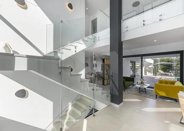 Luxury Five Bedroom With Sea View 빌라 에스테포나