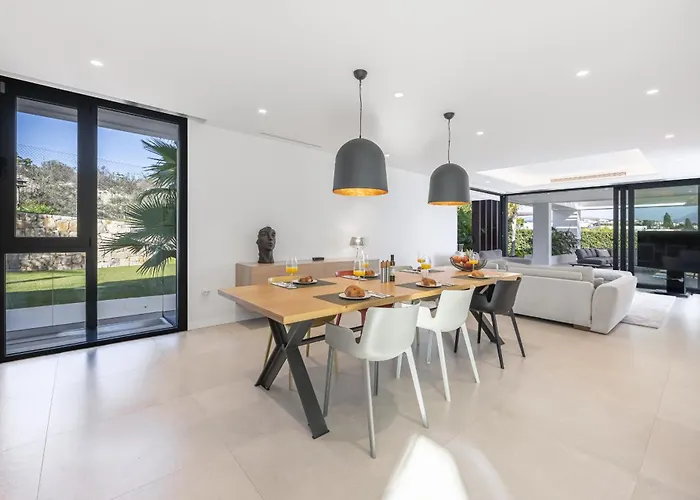 빌라 Luxury Five Bedroom With Sea View 에스테포나