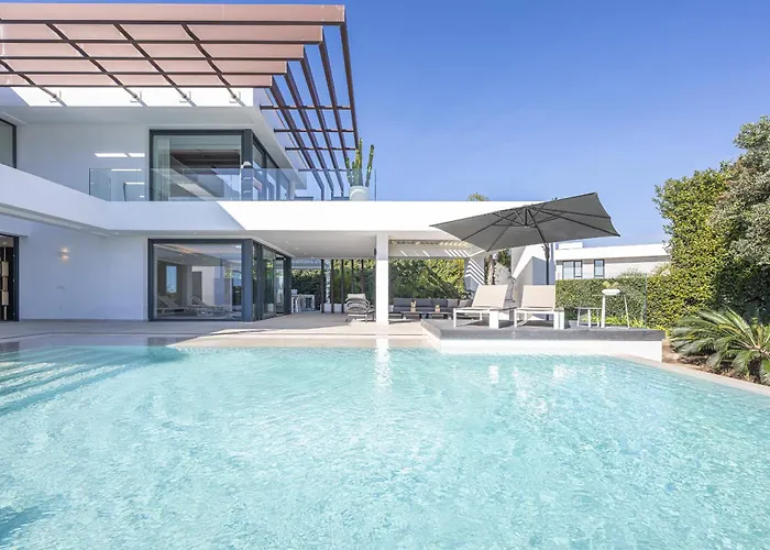 Villa Luxury Five Bedroom With Sea View