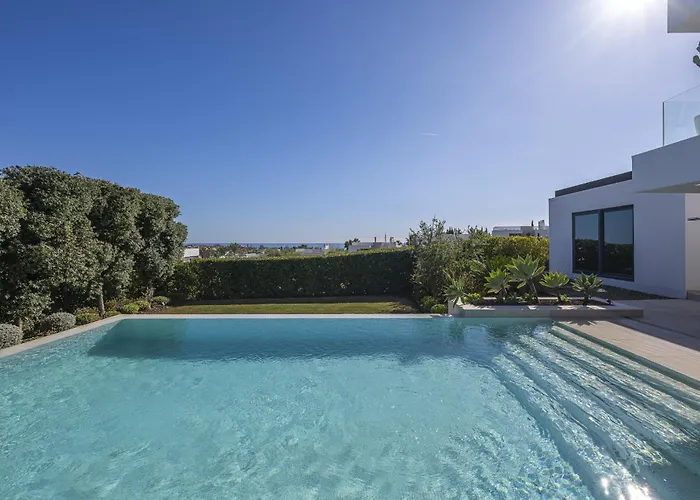 Villa Luxury Five Bedroom With Sea View *