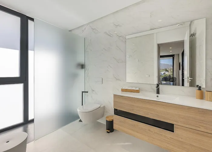 빌라 Luxury Five Bedroom With Sea View 에스테포나