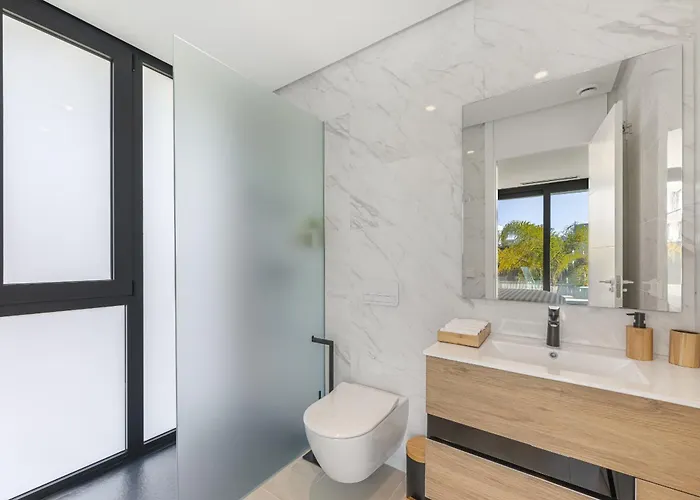 Luxury Five Bedroom With Sea View 빌라 *