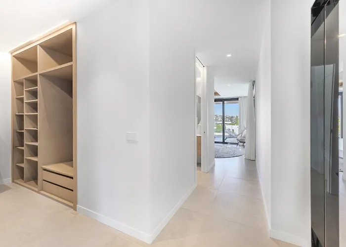 Luxury Five Bedroom With Sea View * 에스테포나