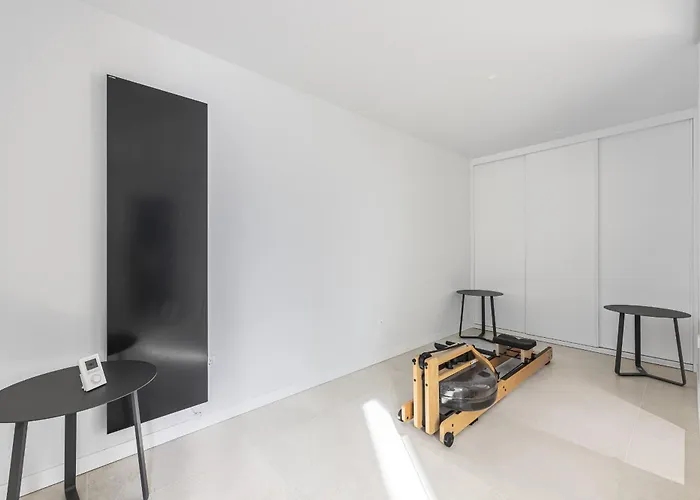 Luxury Five Bedroom With Sea View