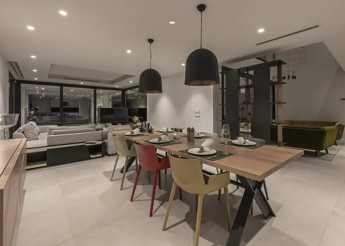 빌라 Luxury Five Bedroom With Sea View 에스테포나