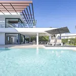 Villa Luxury Five Bedroom With Sea View