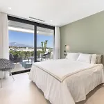 Luxury Five Bedroom With Sea View
