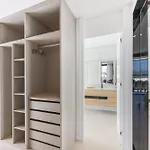 Luxury Five Bedroom With Sea View *