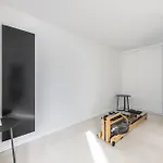 Luxury Five Bedroom With Sea View
