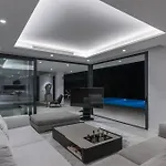 Luxury Five Bedroom With Sea View
