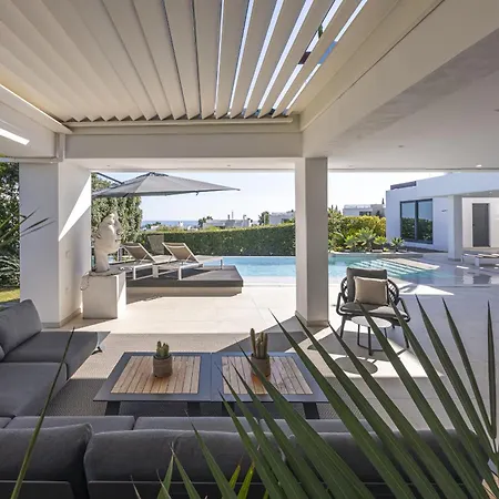 Luxury Five Bedroom With Sea View וילה