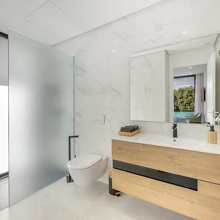 וילה Luxury Five Bedroom With Sea View *