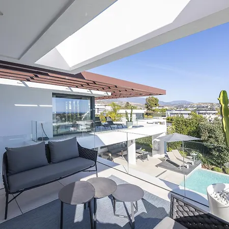 Luxury Five Bedroom With Sea View וילה *