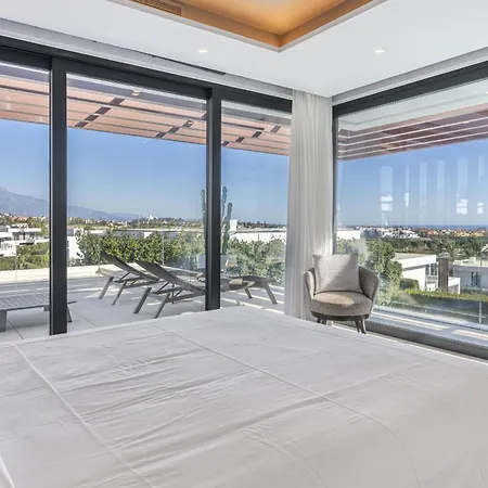 Luxury Five Bedroom With Sea View וילה *