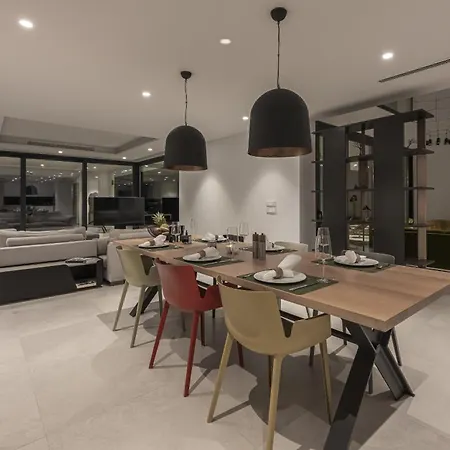 וילה Luxury Five Bedroom With Sea View אסטפונה