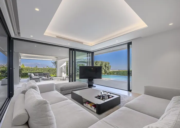 Villa Luxury Five Bedroom With Sea View