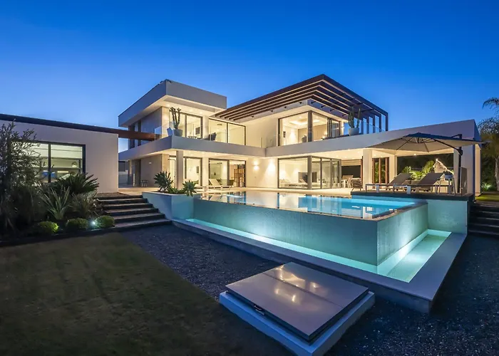 Luxury Five Bedroom With Sea View *