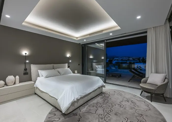 Luxury Five Bedroom With Sea View Villa Estepona