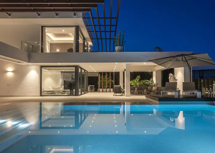 Luxury Five Bedroom With Sea View Estepona